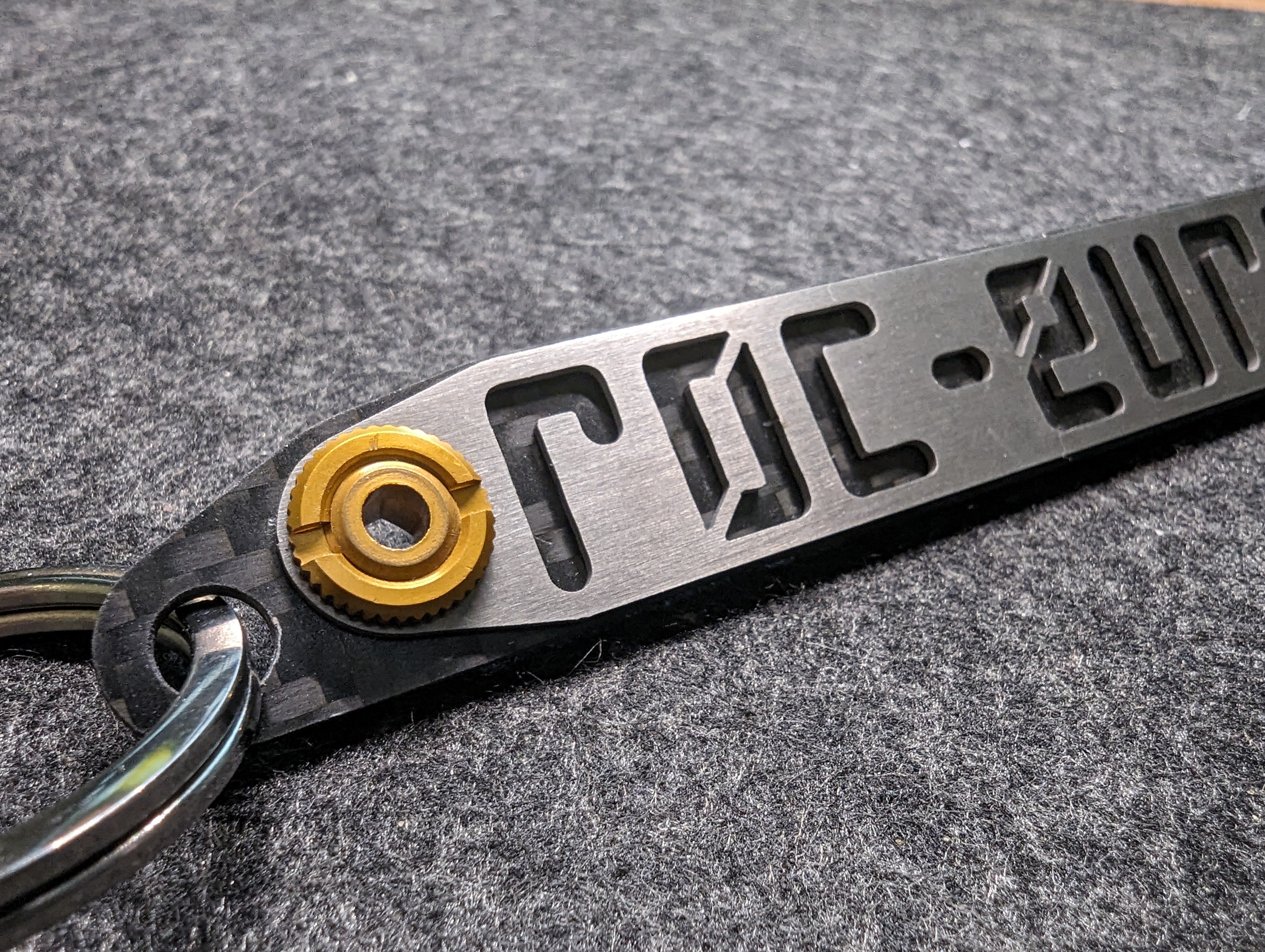 Anniversary keychain - Ti-Carbon